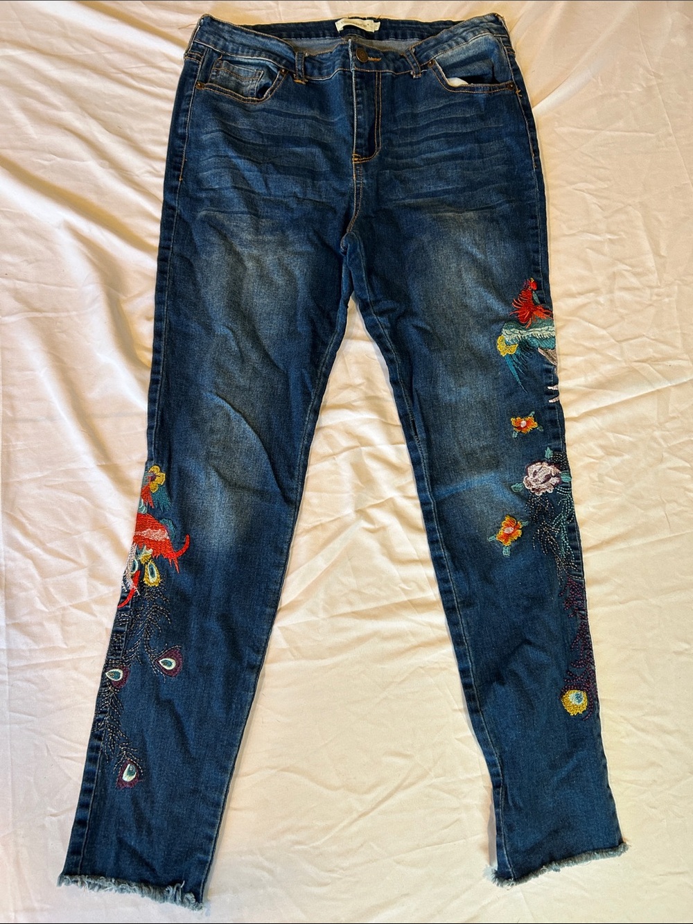 TDDPSSDP Embroidered Peacock Floral Skinny Capri Jeans in Dark Blue Size L